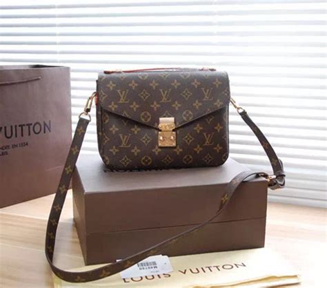 louis Vuitton Monogram monchette